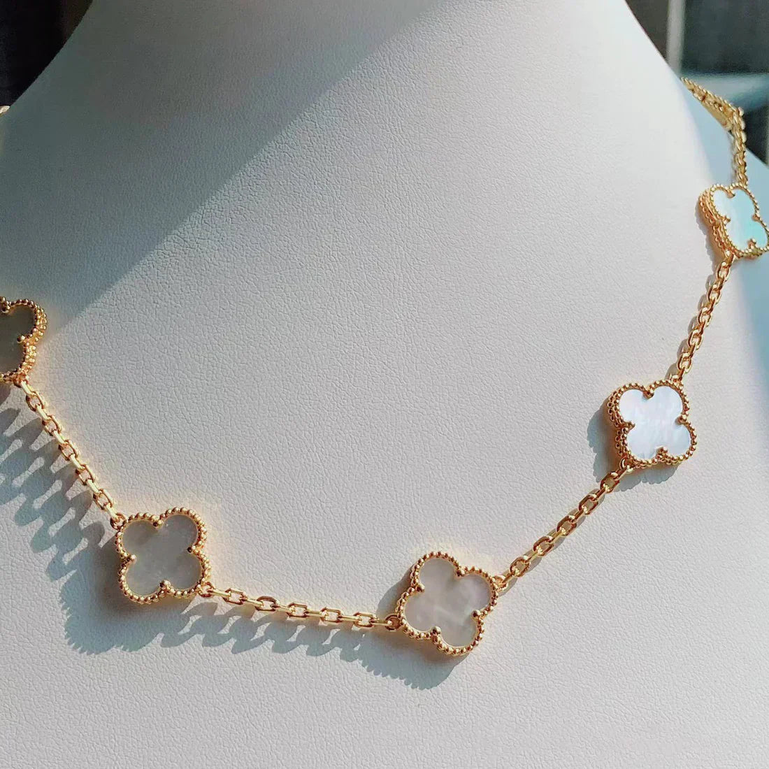 CLOVER | 10 Motif White Necklace