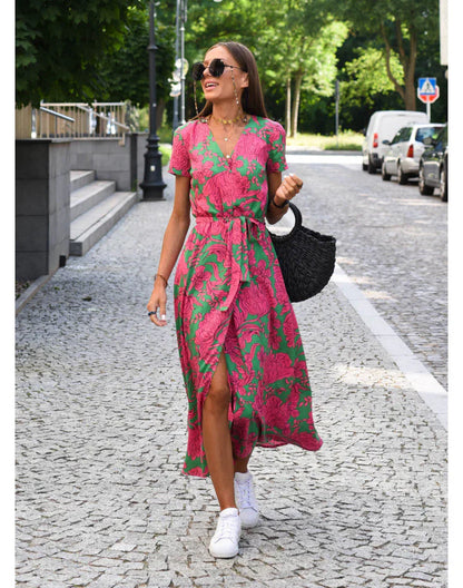 Julia | Elegant Dress with V-Neck and Figure-Flattering Cut